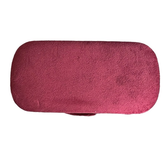 GUCCI Red Suede Large Sunglasses Case with Lens Cloth - Picture 4 of 11